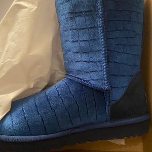 Uggs croc style boot